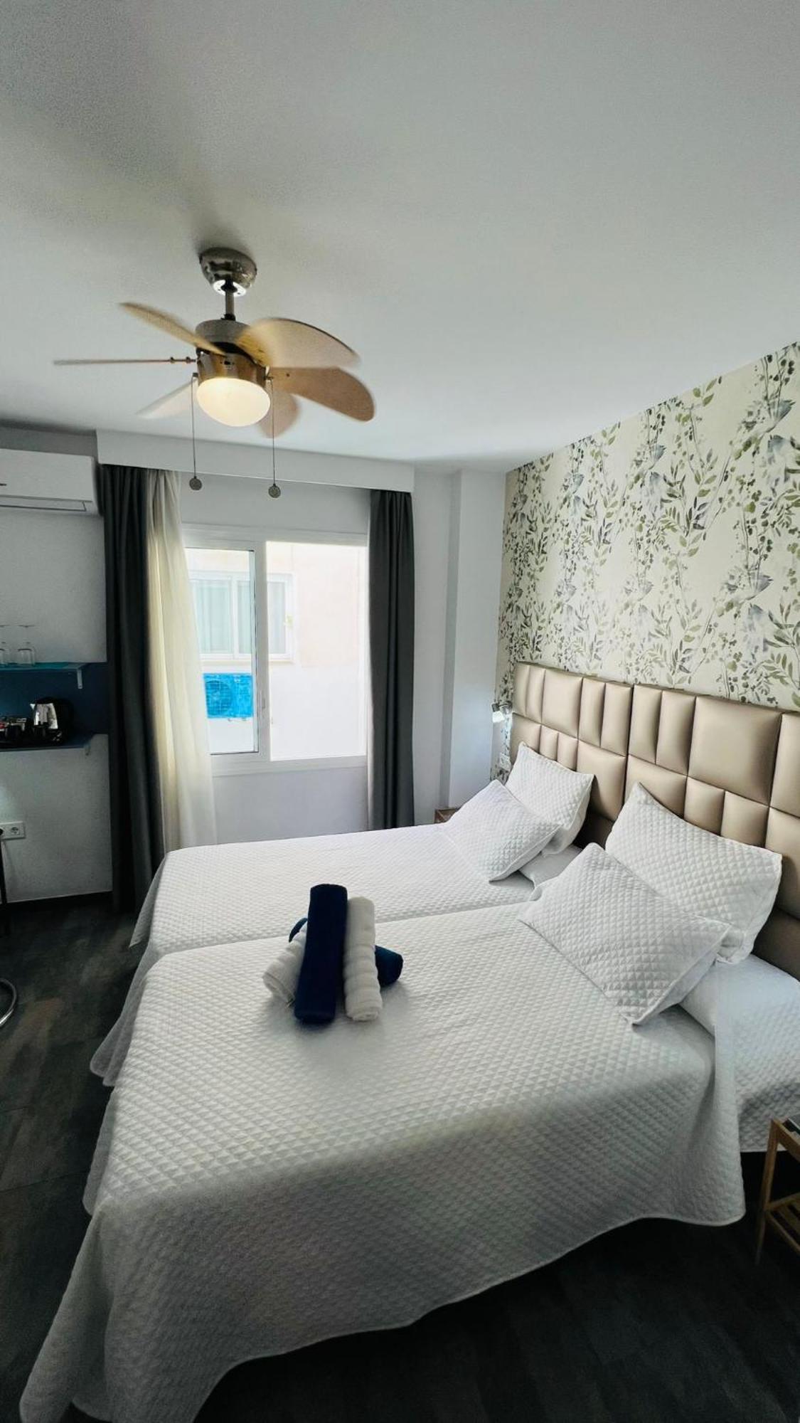 Bajondillo Beach Cozy Inns (Adults Only) Torremolinos Exterior photo